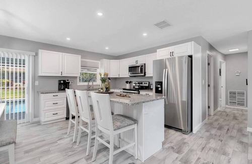 Oakland Hills Casa | Discover the welcoming golf community of Rotonda West in this beautifully styled home
