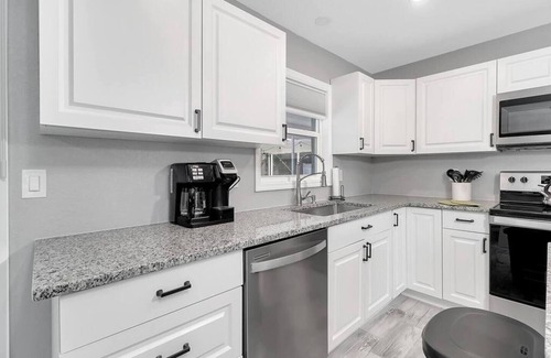 Oakland Hills Casa | Discover the welcoming golf community of Rotonda West in this beautifully styled home