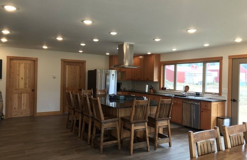 Lincoln County Cabina | Discover this Gorgeous Cottage Situated Along the Tobacco River!