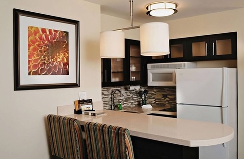Vance Jackson Apartamento | Discover Unique Activities! Free Breakfast, Outdoor Swimming Pool, Pets Allowed!