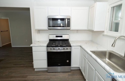 Findlay Casa | Discover University charm, just steps away