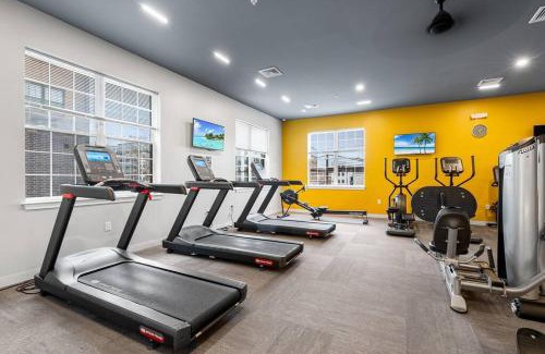 Hackensack River Waterfront Apartamento | Discover Urban Luxury: Condo Only 20 Min to NYC