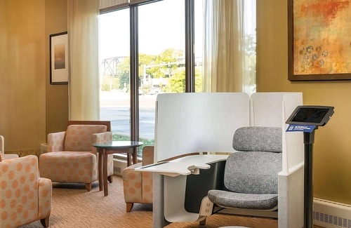 Wauwatosa Apartamento | Discover Wauwatosa's Charm! Indoor Swimming Pool, Pet-friendly Property!