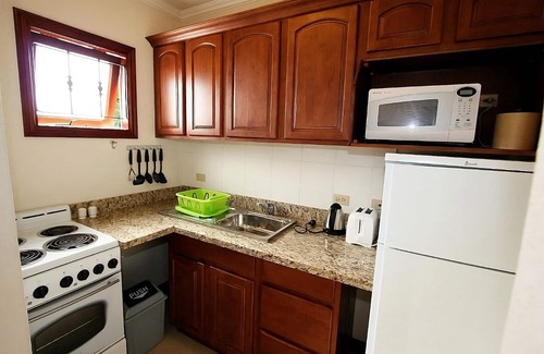 Maynards Hotel | Discover West Coast of Barbados! Relaxing Units Near Cove Bay! Parking!
