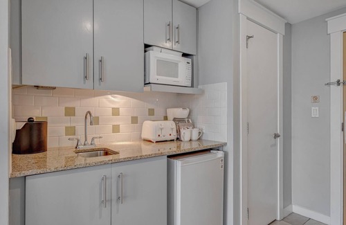 Villa Lago Condominio | Discover Your Bright & Upscale Beach Studio Oasis! Featuring a Luxurious King Bed, Sleeper Sofa, Accommodating Up to 4 Guests at Sandestin Golf and Beach Resort!