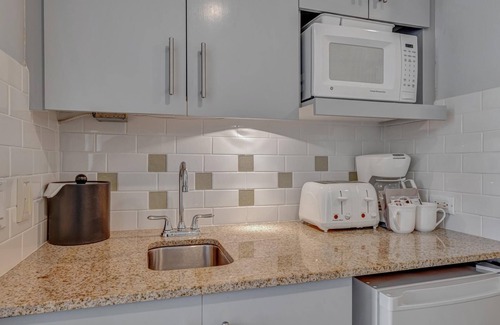 Villa Lago Condominio | Discover Your Bright & Upscale Beach Studio Oasis! Featuring a Luxurious King Bed, Sleeper Sofa, Accommodating Up to 4 Guests at Sandestin Golf and Beach Resort!
