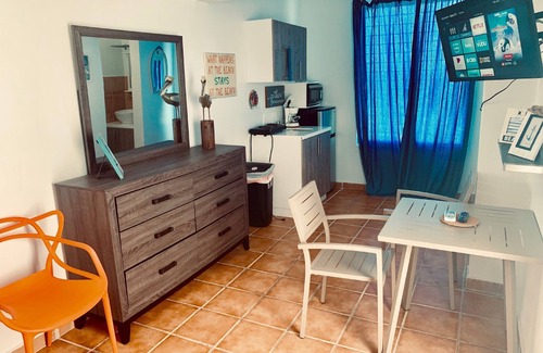 Islote Apartamento | Discovery Inn Suites at 681 Ocean Drive