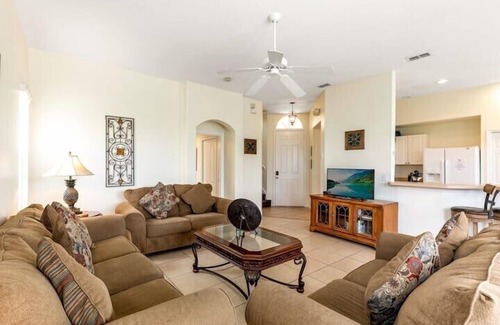 Hillcrest Estates Villa | Disney - Large 5 Bedroom Gated Mediterranean Home