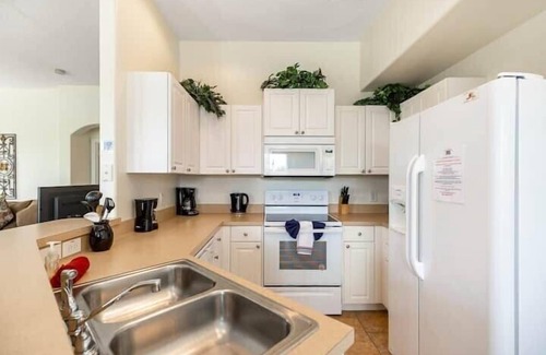 Hillcrest Estates Villa | Disney - Large 5 Bedroom Gated Mediterranean Home