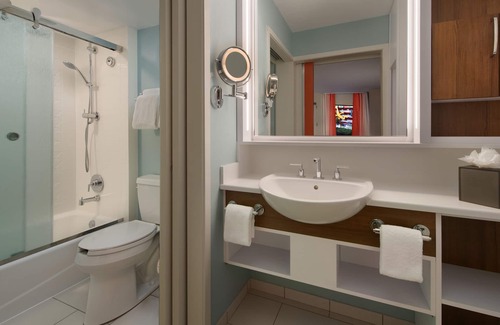 Bay Lake Hotel | Disney's Pop Century Resort