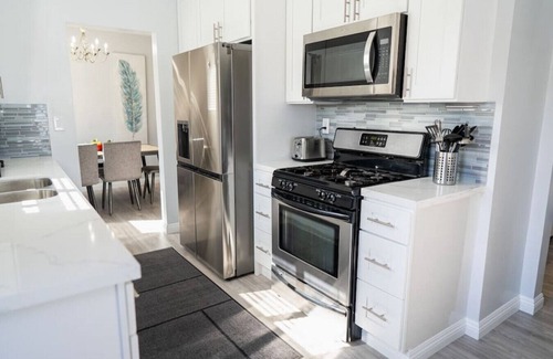 Northwest Anaheim Casa | DISNEYLAND! 5BR FULLERTON HOUSE FULLY REMODELED 2023 w/ GARAGE & FENCED YARD p61