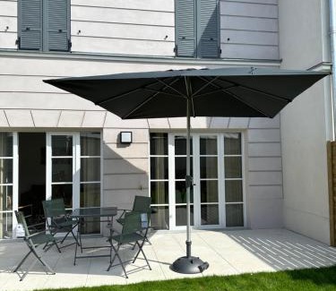 Serris Casa | Disneyland Paris, vallée village ,Paris , villa, garden , Syline Home, 120 m2