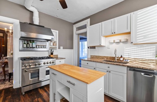 Crafton Apartamento | Perfecta casa familiar de Pittsburgh con todas las comodidades modernas.