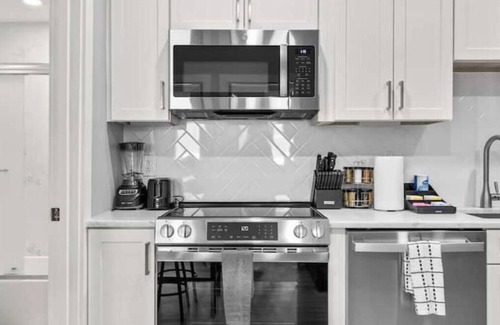 Kingman Park Apartamento | District Getaway+2Bed+1 Bath Condo+Private Parking