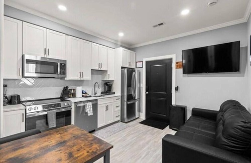Kingman Park Apartamento | District Getaway+2Bed+1 Bath Condo+Private Parking