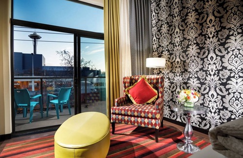 Lower Queen Anne Hotel | Diva Two Queen Junior Suite at Staypineapple, The Maxwell Hotel, Seattle Center