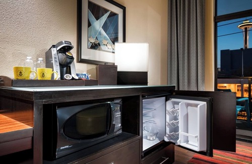 Lower Queen Anne Hotel | Diva Two Queen Junior Suite at Staypineapple, The Maxwell Hotel, Seattle Center