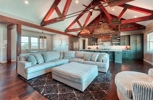 Kanab Casa | Dive Into Adventure, Large Luxury Family Home in Kanab with Pool, Slide, Hot Tub