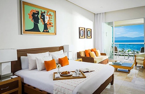 Valle Dorado Complejo | Dive into Luxury and Fun with our 1 Br Suite at Vidanta Grand Mayan