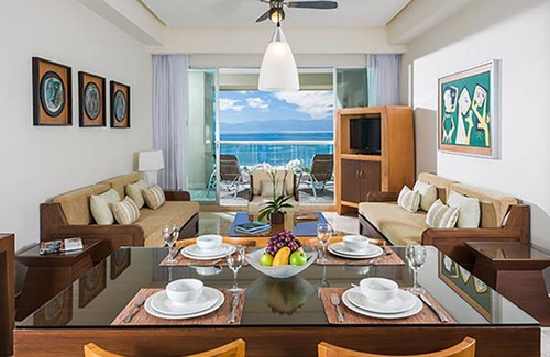 Valle Dorado Complejo | Dive into Luxury and Fun with our 1 Br Suite at Vidanta Grand Mayan
