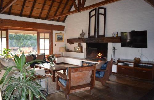 Carrasco Casa | Divina casa en Carrasco con piscina y pool