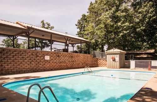 Notch Estates Condominio | Divine 9 Condo - Resort Amenities - Fishing Lake - Hiking Trails - So Comfy!!