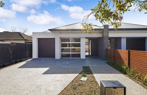 Daw Park Casa | Divine on Dudley - Modern Home in Excellent Location
