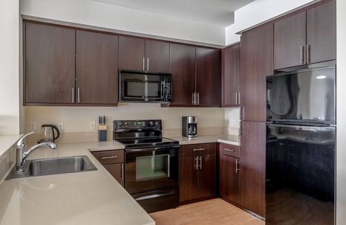 Contra Costa Centre Apartamento | Divine Walnut Creek 1BR w/ Courtyard & A/C, nr Shops, by Blueground