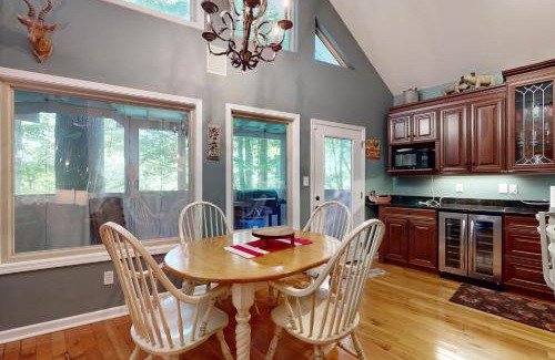 Cullowhee Casa | Dizzy Den