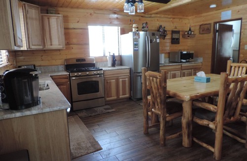 Meadow View Heights Cabina | Dj's Duck Creek Village cabin