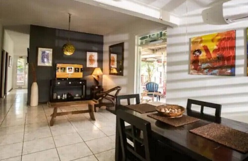 Islote Apartamento | DK Back Yard Surf Shack- Complete Apartment