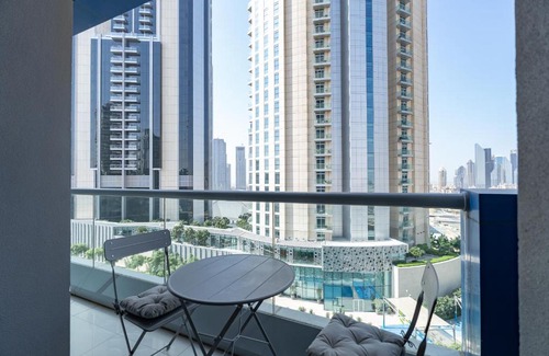Downtown Dubai Casa | Dlx 21st Flr 3BR Pool Gym Near Mall by Belvilla