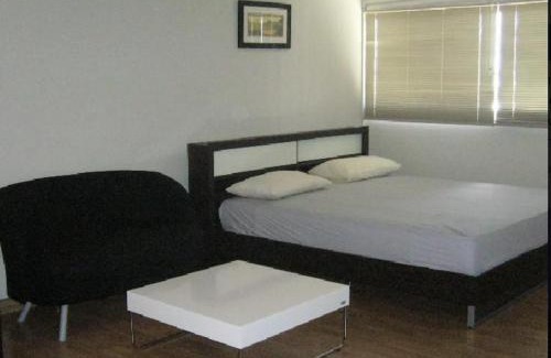 Bang Kra So Cama Y Desayuno | Dmk Don Mueang Airport Guest House