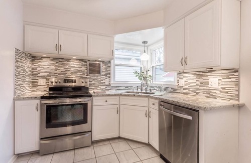 Whitefish Bay Casa | DNC? ¡Quédate en nuestra encantadora casa en Whitefish Bay! 10-15 minutos del centro de la ciudad!