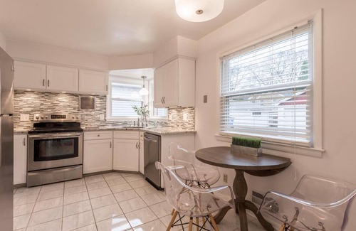 Whitefish Bay Casa | DNC? ¡Quédate en nuestra encantadora casa en Whitefish Bay! 10-15 minutos del centro de la ciudad!
