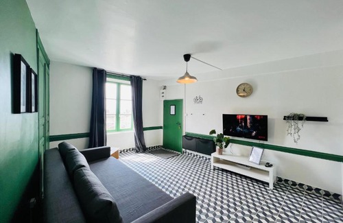 Thiers Apartamento | DnN - Retro 1BR, center Thiers - free wifi and parking - near Vichy, Clermont, Lyon