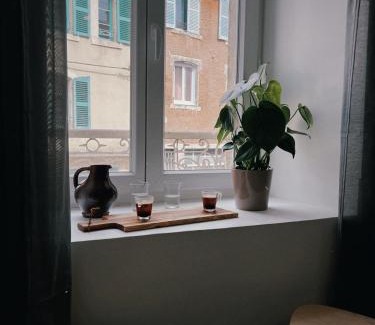 Thiers Apartamento | DnN - Retro 1BR, center Thiers - free wifi and parking - near Vichy, Clermont, Lyon