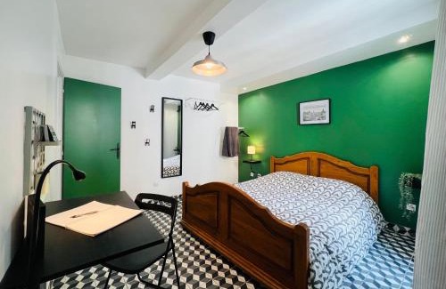 Thiers Apartamento | DnN - Retro 1BR, center Thiers - free wifi and parking - near Vichy, Clermont, Lyon