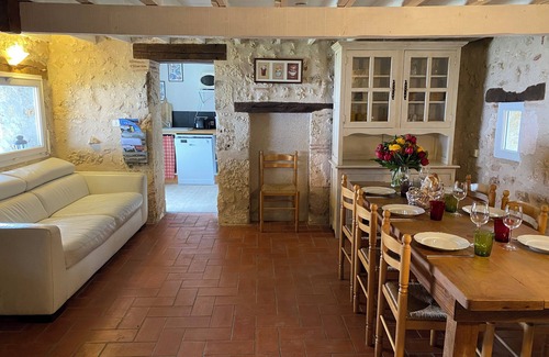 Sainte-Colombe-de-Villeneuve Cabaña | Domaine de Villot-le Pigeonnier Gîte Avec Jacuzzi à la Campagne Ideal Famille