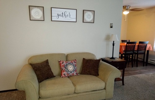 Elyria Apartamento | Acogedor, conveniente condominio!