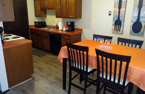 Elyria Apartamento | Acogedor, conveniente condominio!