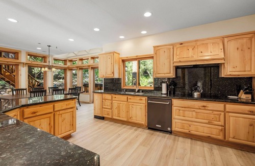 Incline Village Casa | Do not miss your chance to vacation at this five-bedroom, 5.5-bath mountain home