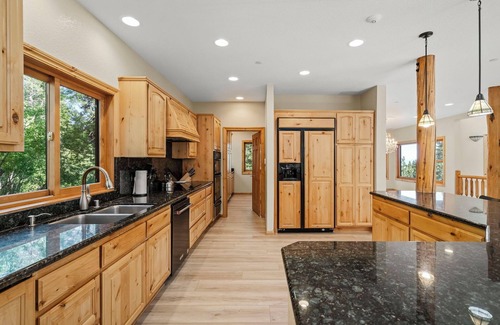 Incline Village Casa | Do not miss your chance to vacation at this five-bedroom, 5.5-bath mountain home