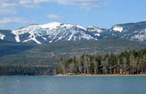 Olney Casa | Lrg Log cabin in secluded Montana