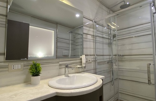 Tirana Hotel | Doanesia Premium Hotel & Spa