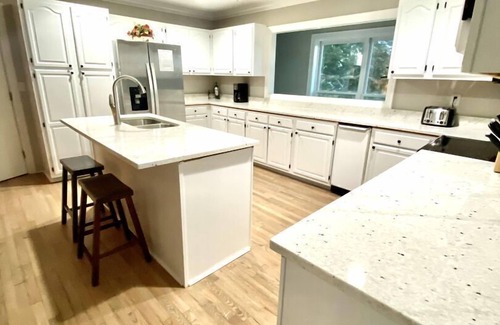 Sullivan's Island Casa | "Doc's Beach House" Just Across from the Ocean on Sullivan's! Great Ocean Views!