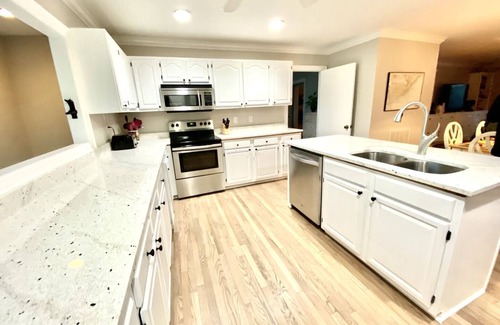 Sullivan's Island Casa | "Doc's Beach House" Just Across from the Ocean on Sullivan's! Great Ocean Views!