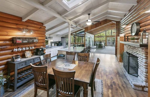 Flat Hollow Marina Casa | Doc's Lake Escape - Covered slip, Hot tub Fire Pit
