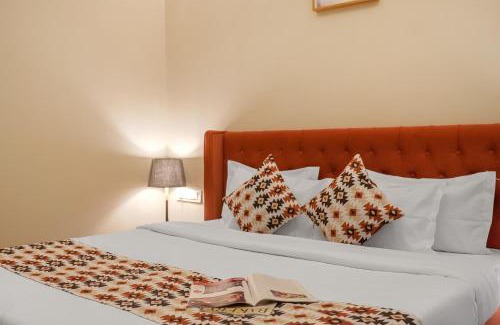 Kumarhatti Apartamento | Dochi 4-BHK apartment with Hill Views, Living Room, & Balconies