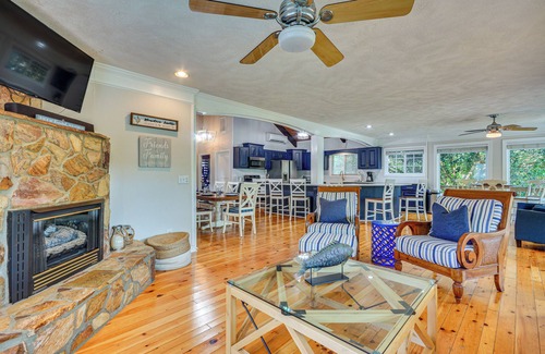 New London Casa | ��NUEVO! Badin Lake Cabin w / Dock y deslizamiento de barco de 2 pisos!